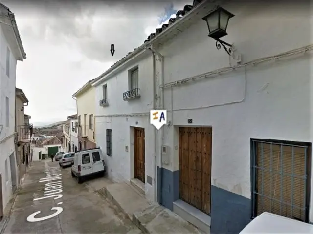 Adosado en Alcaudete con Vistas al Castillo Ideal para Reformar