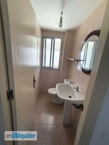 Alquiler piso estudiantes 4 habitaciones 2 baños Almería