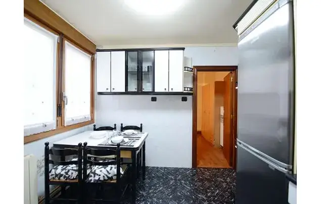 Alquiler de Habitaciones en Bilbao - Apartamento Moderno de 3 Dormitorios