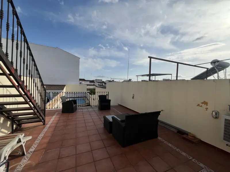 Venta Casa con Piscina en Pedrera 4 habitaciones 2 baños
