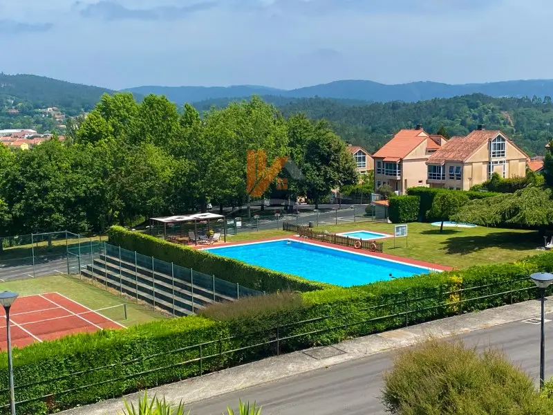 Chalet en Monte Devesa Brion con 4 habitaciones y piscina
