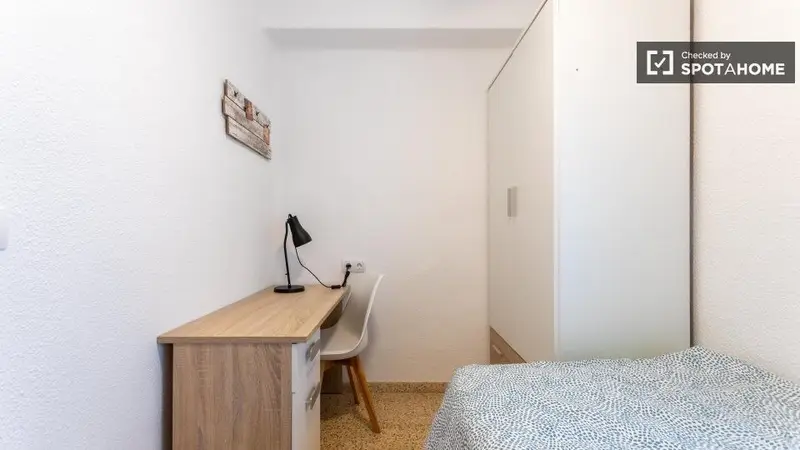 Apartamento 4 Dormitorios 2 Ba	nos Valencia Spotahome