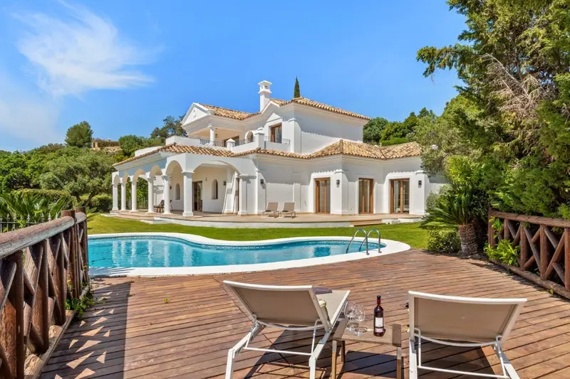 Villa de Lujo en Montemayor con Vistas Panorámicas