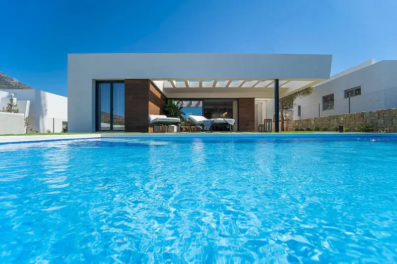 Villa en Finestrat con Piscina y Vistas al Mar