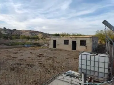 Finca con Almacén y Cuadra en Los Gallardos
