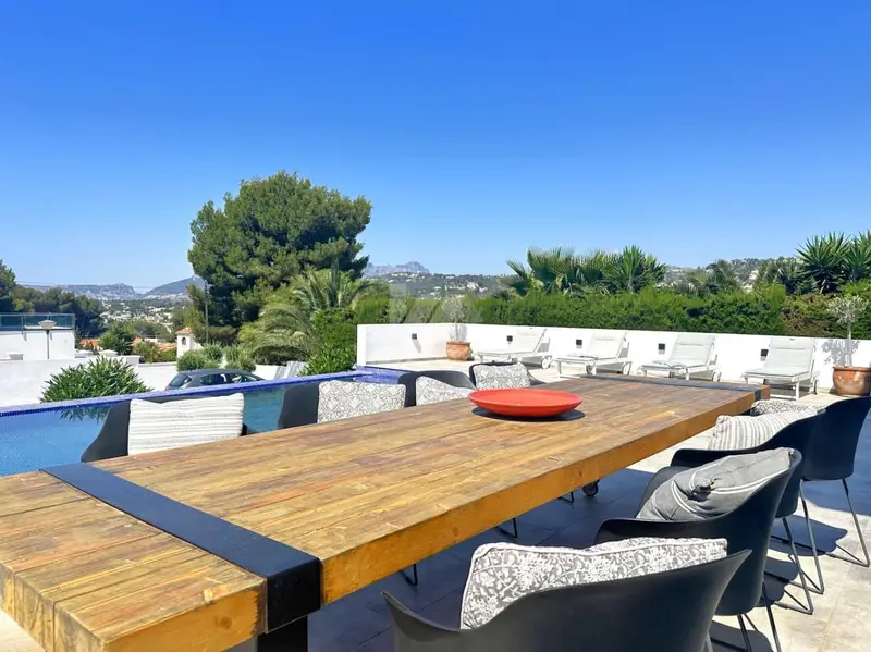Villa de Lujo en Benissa con Piscina Infinita y Vistas Panorámicas