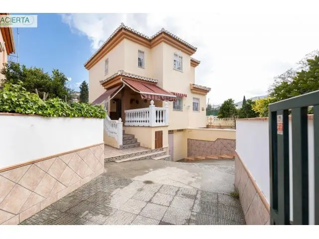 Casa en Urbanizacion Privada Cenes de la Vega