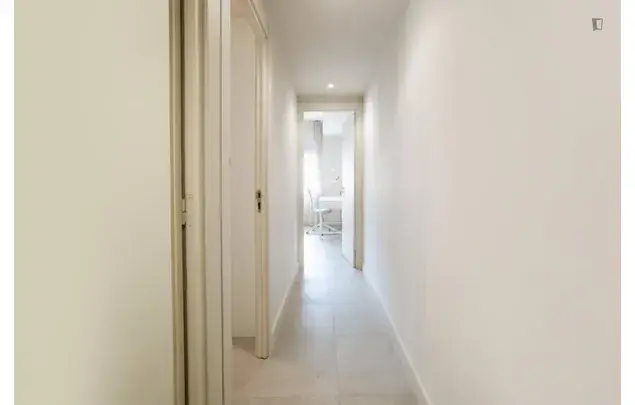 Rent 4 bedroom apartment in Barcelona