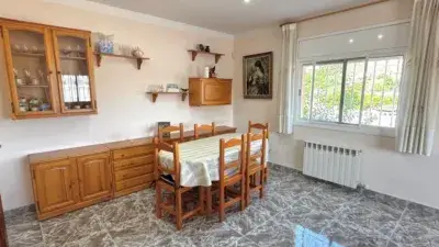 Chalet en Venta en Albinyana 3 Dormitorios Jardin Garaje