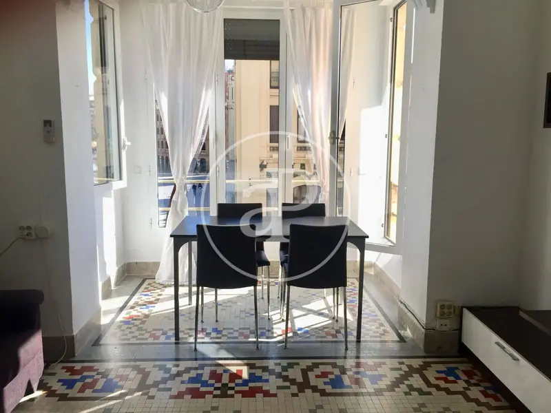 Apartamento en alquiler Valencia ciudad: 2 habitaciones, céntrico y luminoso