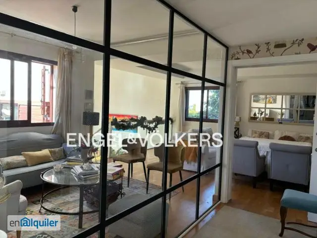 Chalet Amueblado en Montequinto con Garaje y Jardin