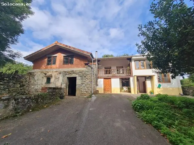 Casa en Venta en La Cavada 216m2 con 4 Dormitorios
