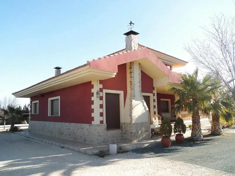 Chalet en venta en Pinoso, Alicante