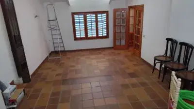 Chalet en Venta en Urda 200m2 3 Habitaciones 2 Baños