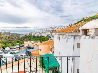 Casa de Pueblo en Torrox con Vistas al Mar