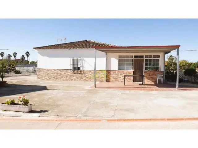 Chalet en Finca Rustica con Piscina y Nave