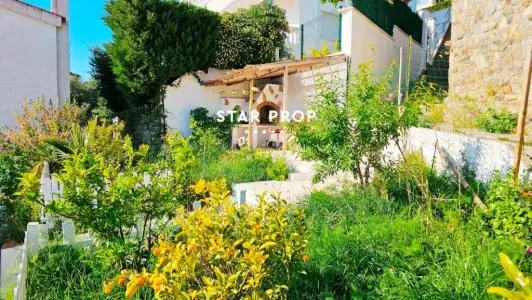 Casa en Llançà con 5 Dormitorios y 3 Baños - Ideal para Inversión