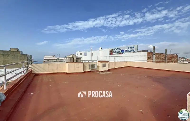 Apartamento en venta en Roses con vistas al mar y cerca de la playa