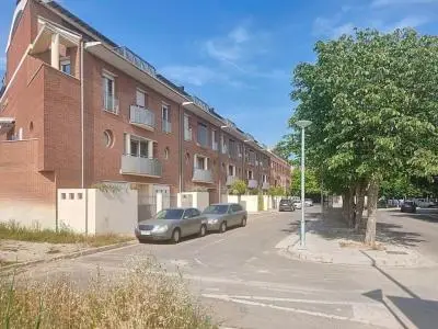 Vivienda Unifamiliar Huesca 5 Plantas Jardin Bodega 4 Habitaciones
