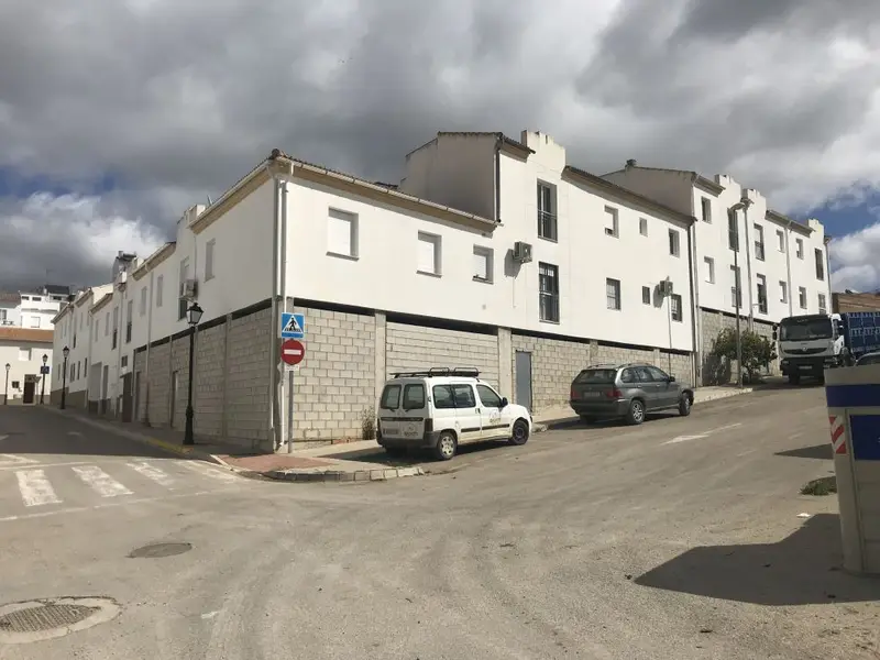 Garaje en venta en Olvera 196m2