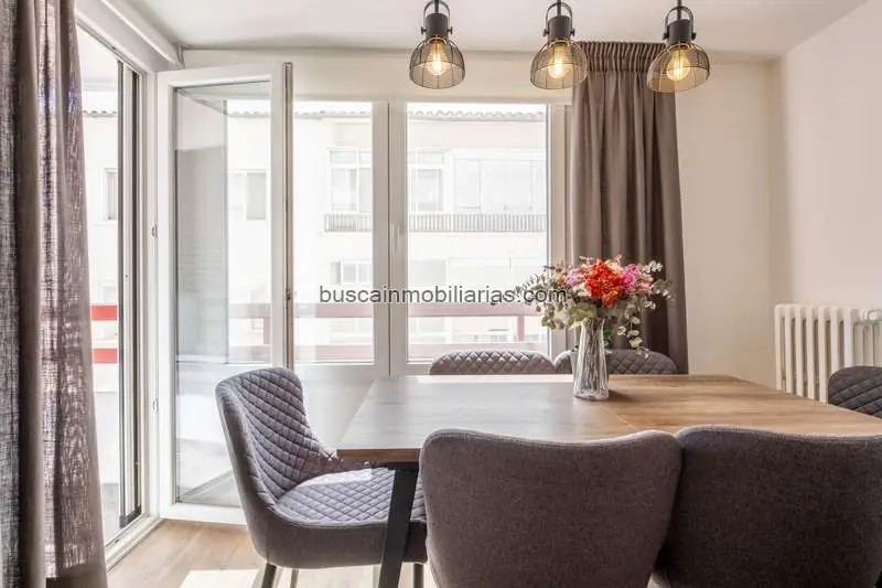 Piso en venta Zaragoza: Reformado con terraza, 3 dormitorios y garaje