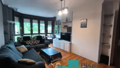 Piso en Venta en Ampuero 3 Habitaciones Zona Centrica