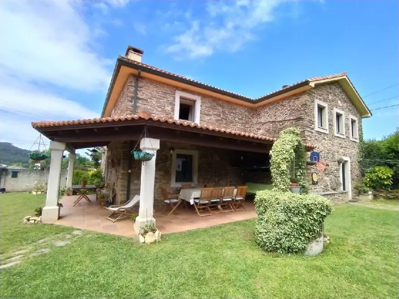 Venta Chalet con Terraza en Fene 320m2 4 Dorm 2 Baños
