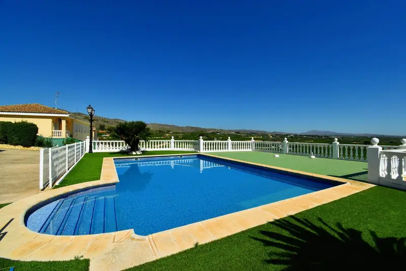 Chalet en Venta en Alberic 6 Dormitorios 3 Baños Piscina