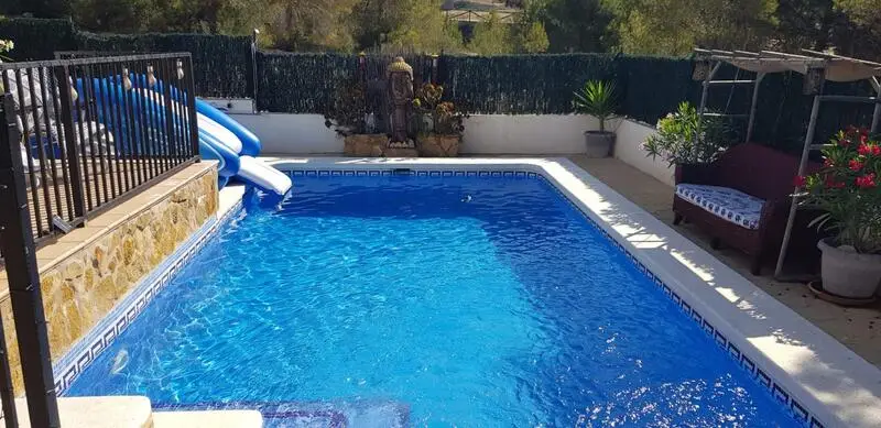 Villa de Lujo en Sierra Cortina con Vistas al Mar