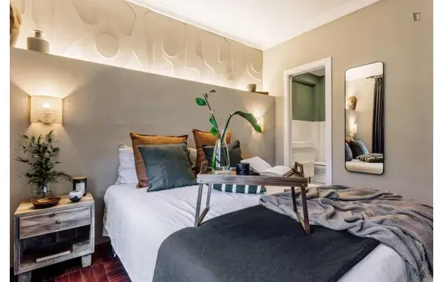 Apartamento 2 Dormitorios Madrid Almagro Amueblado