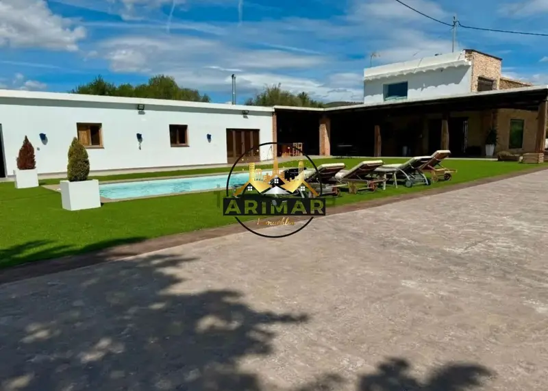 Chalet en Venta Les Useres Castellon 5 Dormitorios Piscina Jardin