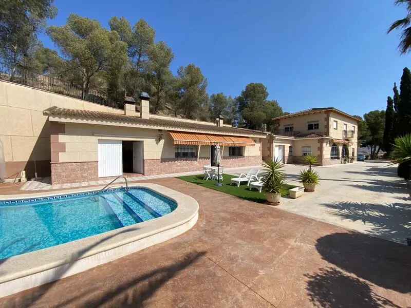 Villa de Lujo en Monovar 5 Dormitorios 2 Piscinas