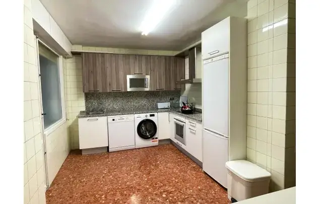 Alquiler Habitaci
ón 110m
² Pamplona Estancia Media Larga
