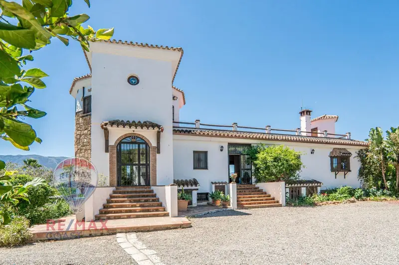 Chalet en Venta Cartama Malaga 4 Dormitorios Piscina Jardin