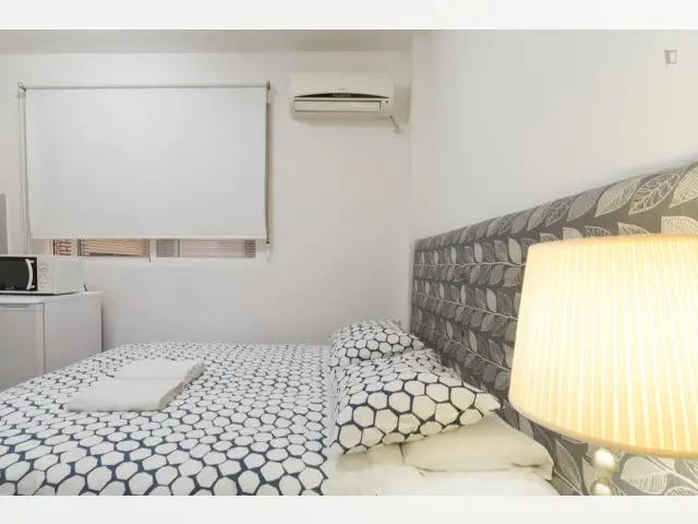 Estudio Moderno y Confortable en Madrid