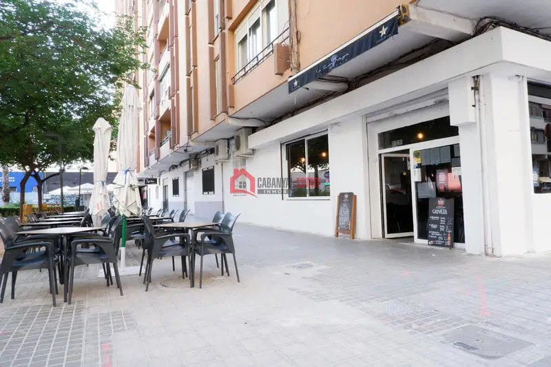 Traspaso Local Comercial Valencia: Bar Cafetería Equipado