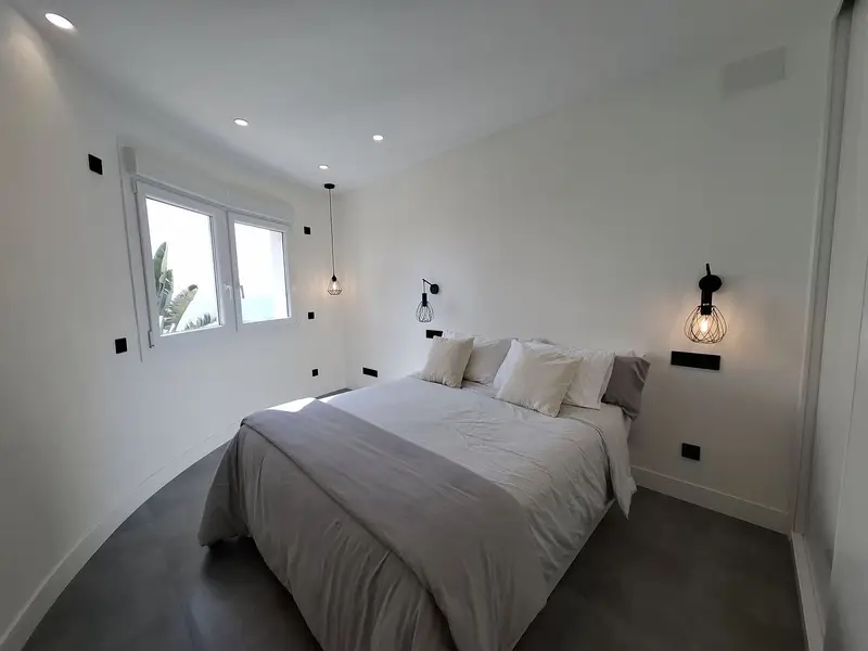 Apartamento en Calahonda con Vistas al Mar Recien Reformado