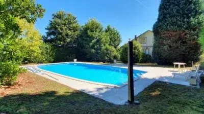 Casa en Venta en Ames, Ideal para Familias