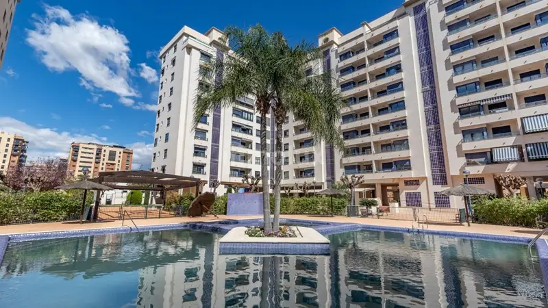 Piso en Alicante con Piscina y Garaje Ideal para Familias