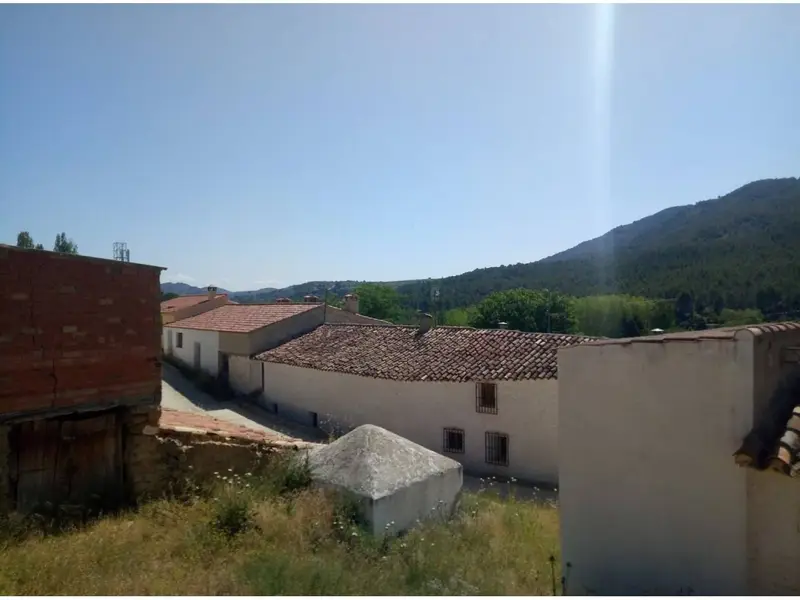 Venta de casa antigua en Cortijo de Llanos Alepan cerca de Yeste