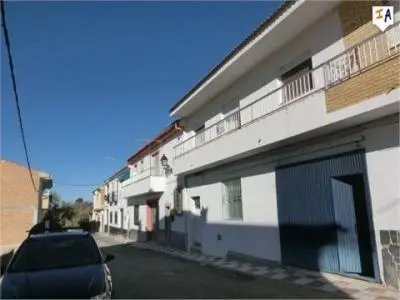 Casa en Tozar con Vistas al Campo y Garaje Triple