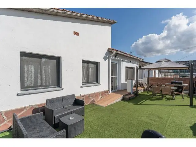 Casa Familiar con 2 Viviendas Independientes Jardin y Piscina
