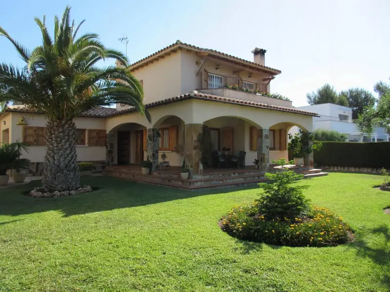 Chalet en Coma Ruga con Jardin Cerca de la Playa