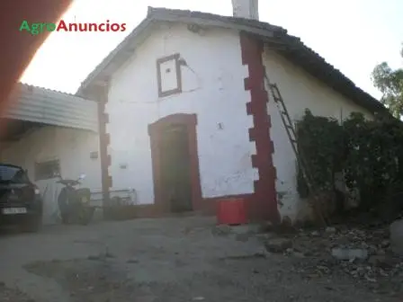 Venta  de Finca rústica con casa y naves en Córdoba