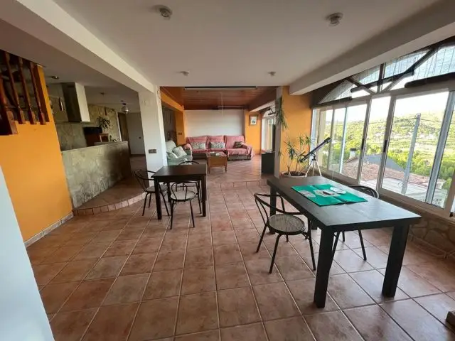 Apartamento Moderno en Gilet con Billar y Piscina