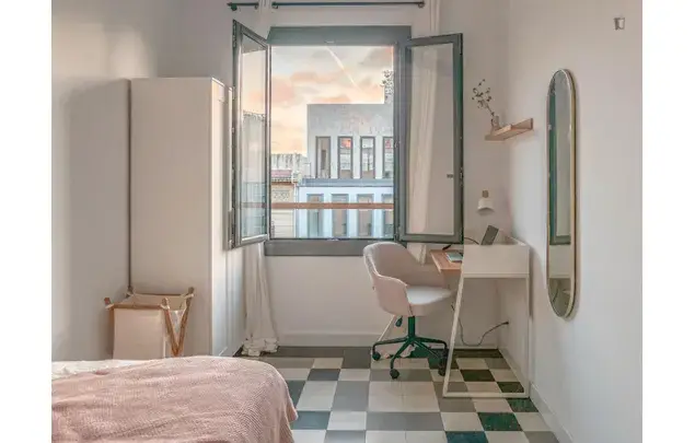 Apartamento 8 Dormitorios Barcelona Centro Modernista
