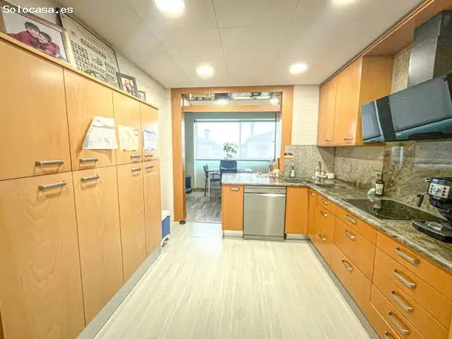 Casa Apareada con Piscina y Jardin en Figueres