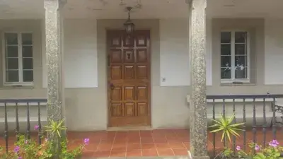 Casa en Touro con Jardin 2000m2 6 Dormitorios Cerca Santiago
