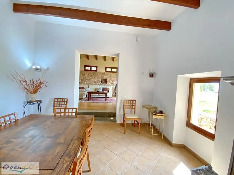 Finca Mallorquina con Vistas al Mar y 3 Viviendas