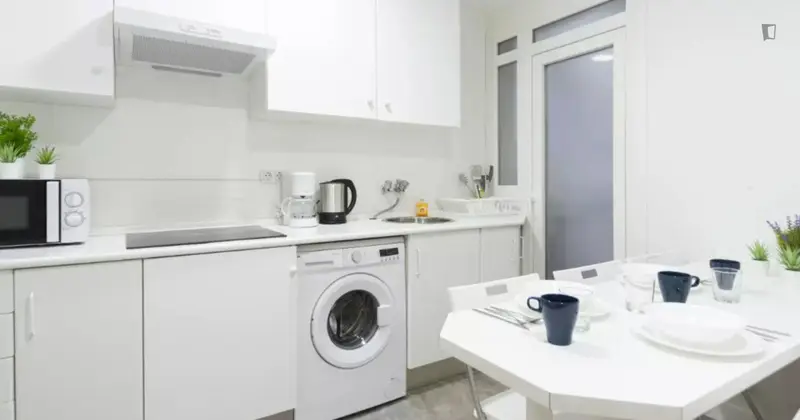 Habitacion Doble Moderna cerca Plaza Castilla y Chamartin